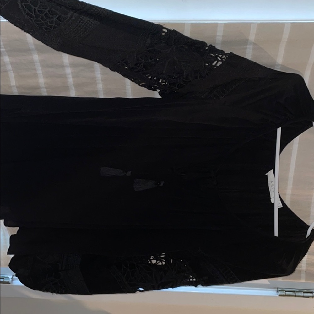 Black ASTR Long Sleeve Top